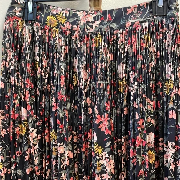 New Women’s Scotch & Soda Pleated Floral Print MidiSkirt!!🔥🔥🔥